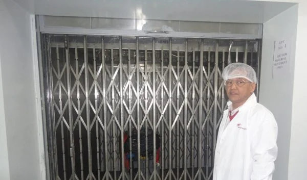 SS-304 Collapsible Doors